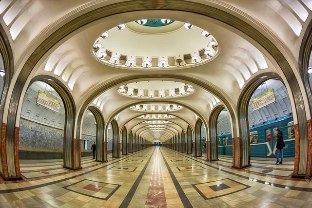 完全秘密的地下系统与莫斯科地下的地铁相连