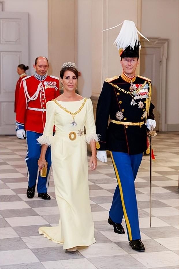 丹麦王室宣布：女王的四个孙辈将失去王子和公主的头衔