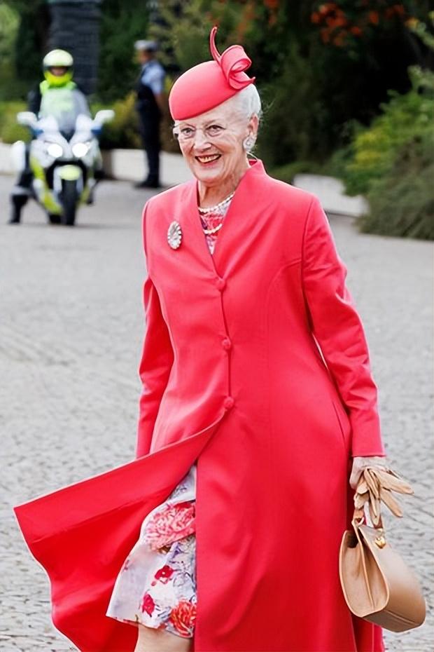 丹麦王室宣布：女王的四个孙辈将失去王子和公主的头衔