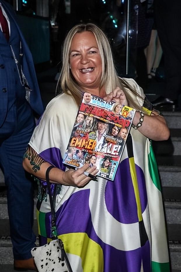 46岁的洛林与她在庆祝他们的 Inside Soap 杂志成立 30 周年