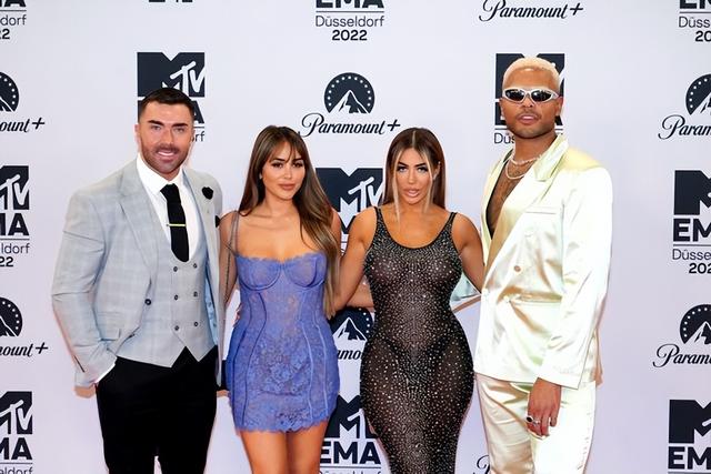 克洛伊·费里 身着透明连衣裙亮相 MTV 欧洲音乐奖，令人瞠目结舌