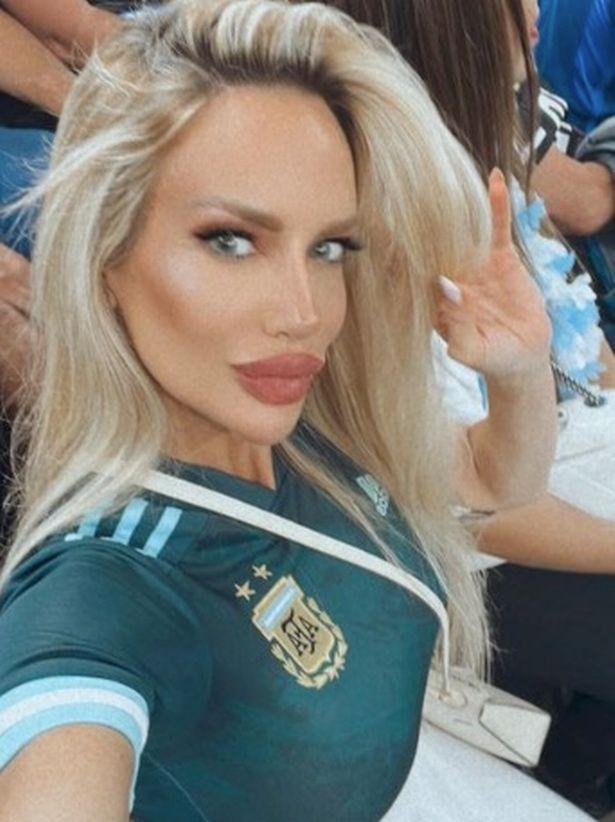 承诺裸奔的阿根廷性感偶像分享了体育场内的惊人照片