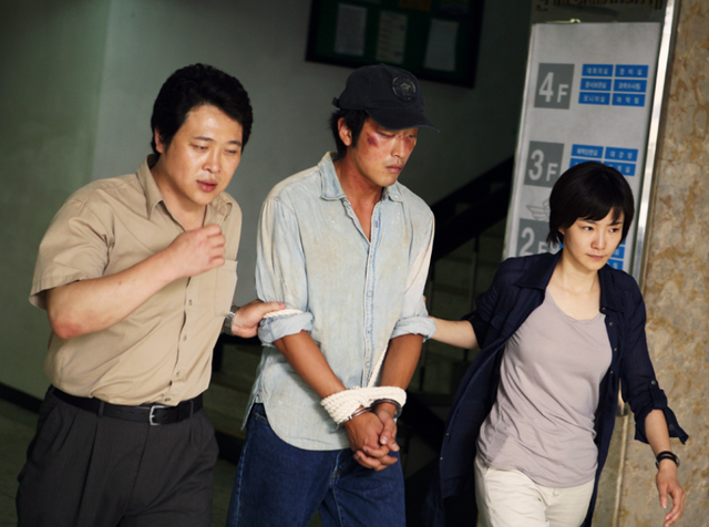 这部韩国拍的惊悚犯罪电影太燃太恐怖了，不愧是限制级题材电影
